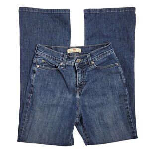 Levi's Women's 512 Perfectly Slimming Bootcut Jeans in a Dark Wash Size 8M